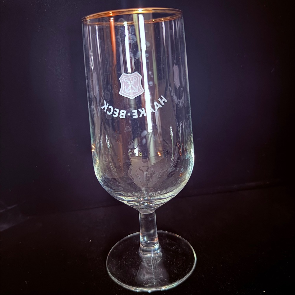 Vintage Haake-Beck stemmed beer glass with gold rim and logo. - Picture 2 of 2